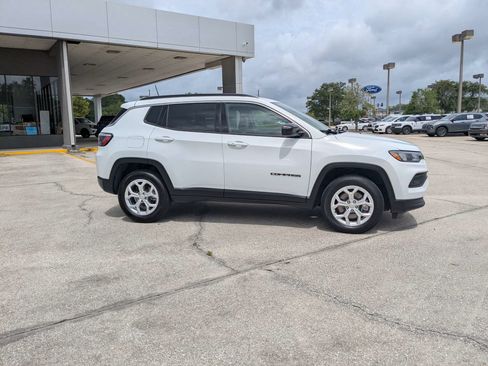 Used 2024 Jeep Compass Latitude AWD/4WD image 3