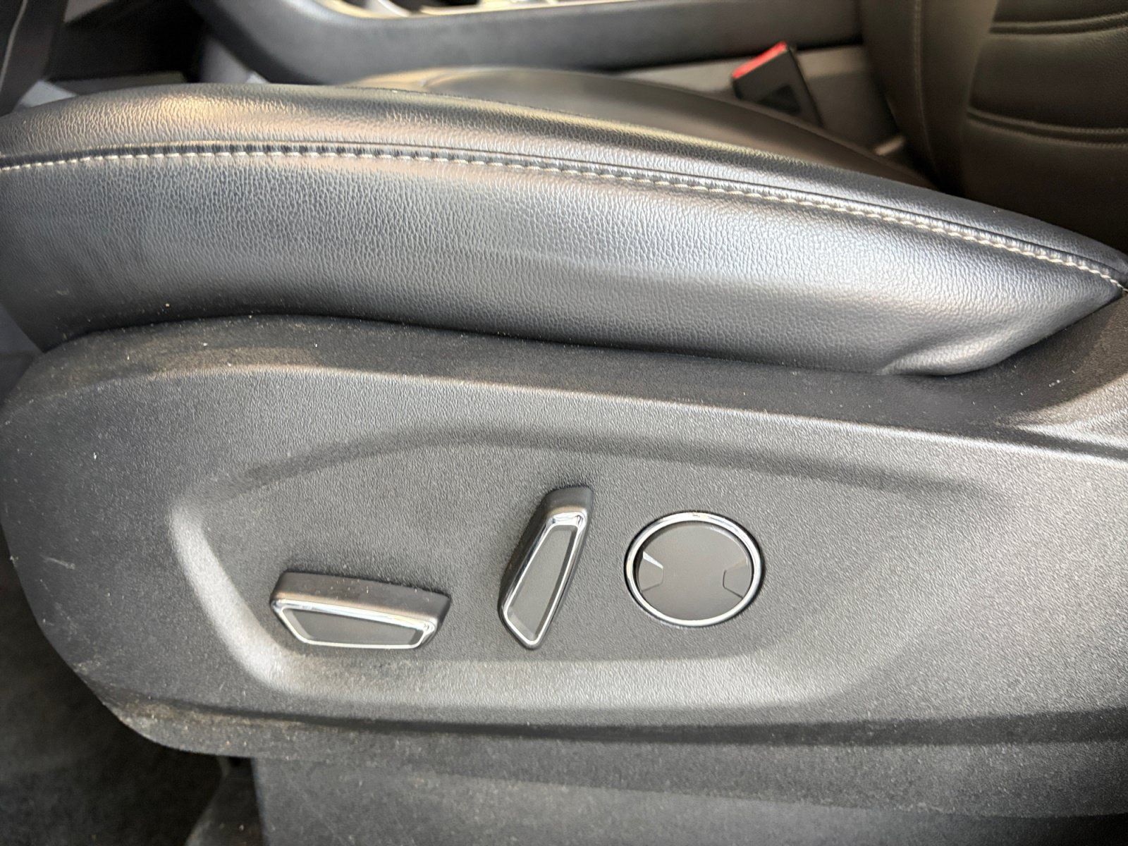 Used 2019 Ford Edge SEL w/ Equipment Group 201A FWD image 15