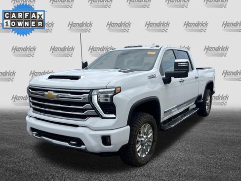 Used 2024 Chevrolet Silverado 2500 High Country w/ Technology Package AWD/4WD image 3