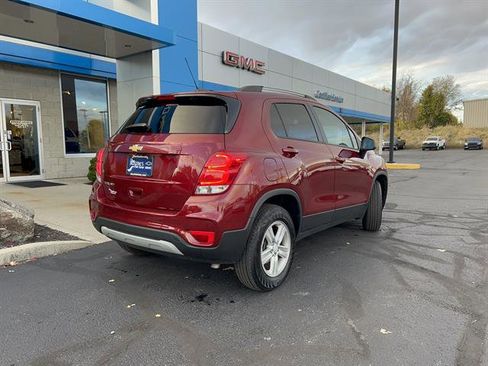 Used 2022 Chevrolet Trax LT w/ LT Convenience Package image 7