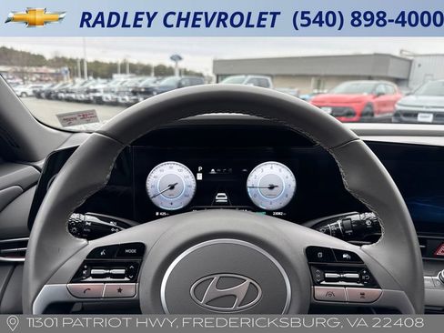 Used 2025 Hyundai Elantra SEL image 14