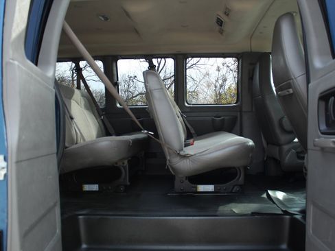 Used 2019 Chevrolet Express 3500 LS image 18