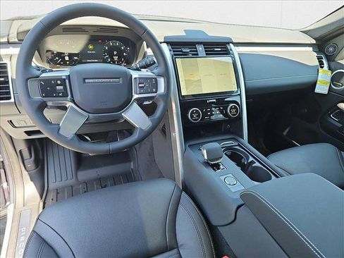 New 2025 Land Rover Discovery Dynamic SE AWD/4WD image 16