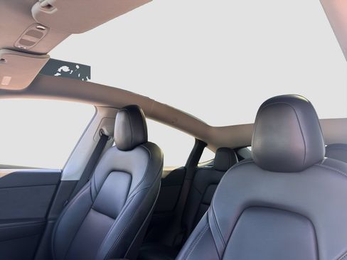Used 2022 Tesla Model Y Long Range AWD/4WD image 24