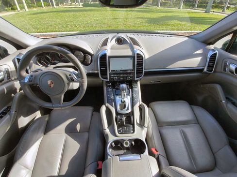 Used 2014 Porsche Cayenne AWD/4WD image 24
