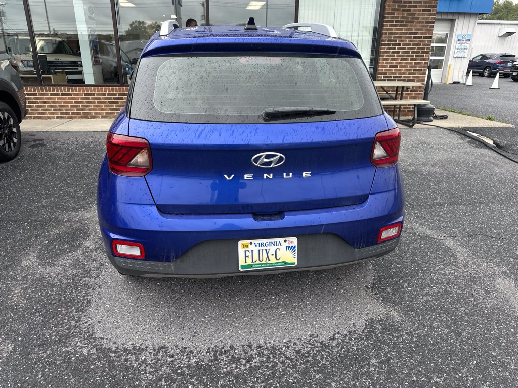 Certified 2022 Hyundai Venue Limited w/ Cargo Package FWD image 4