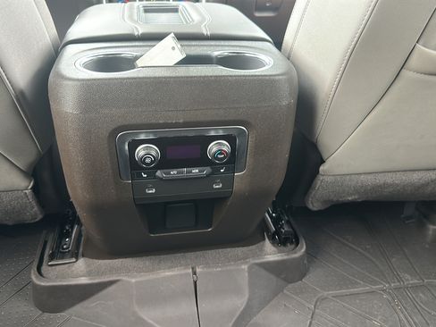 Used 2022 Chevrolet Suburban LT w/ Luxury Package RWD image 21