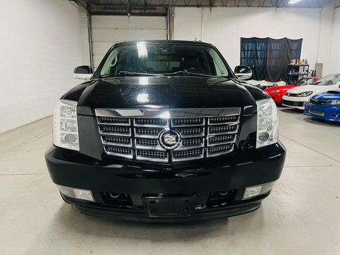 Used 2011 Cadillac Escalade ESV Premium AWD/4WD image 3