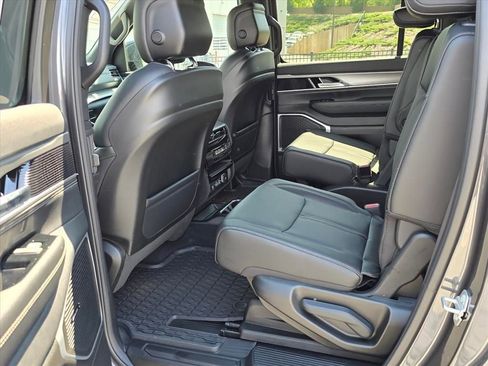 New 2026 Jeep Grand Wagoneer 4WD image 5