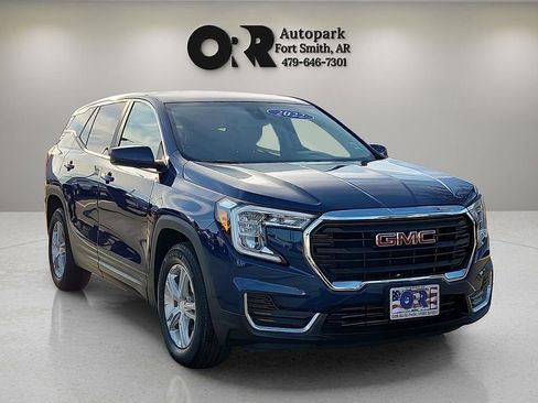 Used 2022 GMC Terrain SLE image 1