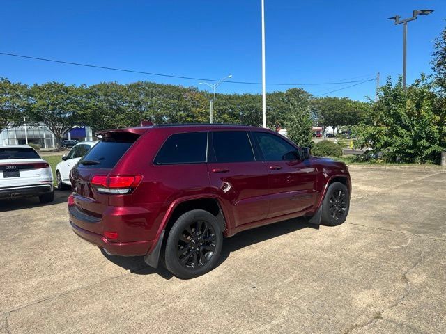 Used 2017 Jeep Grand Cherokee Altitude AWD/4WD image 5