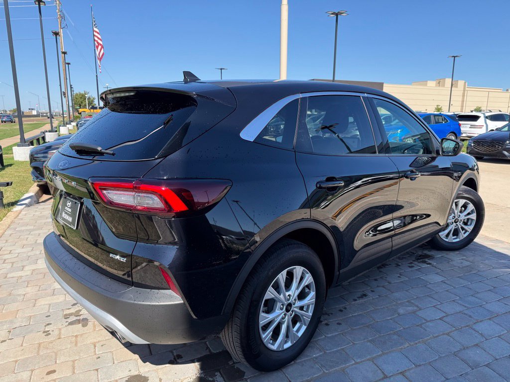 Used 2023 Ford Escape Active AWD/4WD image 5