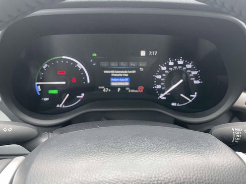 Used 2025 Toyota Sienna XLE image 38