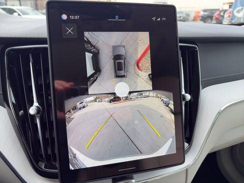 New 2026 Volvo XC60 T8 Ultra w/ Protection Package Premier image 9