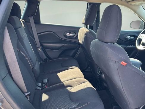 Used 2016 Jeep Cherokee 75th Anniversary FWD image 12