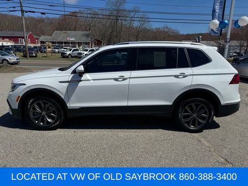 Used 2022 Volkswagen Tiguan SE w/ Panoramic Sunroof Package image 8