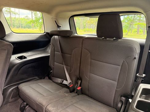 Used 2023 GMC Acadia SLE w/ Driver Convenience Package FWD image 27