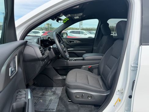 Used 2025 Chevrolet Traverse LT AWD/4WD image 17
