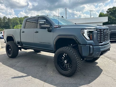 Used 2025 GMC Sierra 2500 Denali w/ Denali Reserve Package AWD/4WD image 4