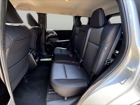 Used 2023 Mitsubishi Outlander ES FWD image 40