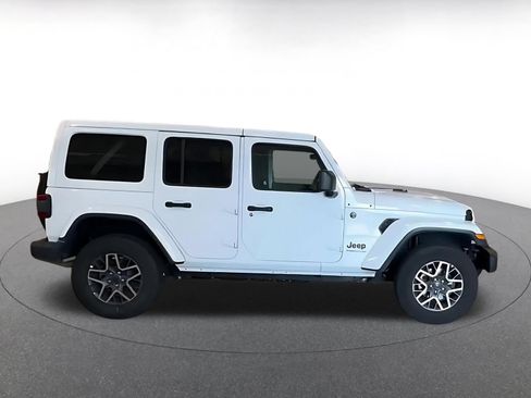 Used 2025 Jeep Wrangler Unlimited Sahara AWD/4WD image 11