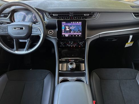 Certified 2025 Jeep Grand Cherokee L Altitude image 12