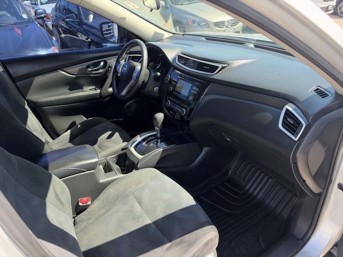 Used 2016 Nissan Rogue SV FWD image 17