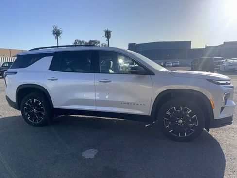 Used 2025 Chevrolet Traverse LT w/ Sun and Wheel Package image 4