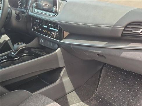 Used 2022 Nissan Rogue SV FWD image 21