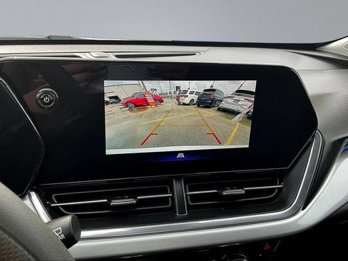 Used 2025 Chevrolet Trax LT FWD image 15