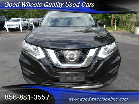 Used 2017 Nissan Rogue SV AWD/4WD image 2