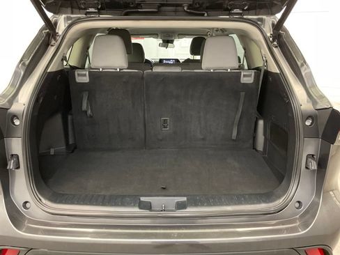 Used 2022 Toyota Highlander LE AWD/4WD image 24
