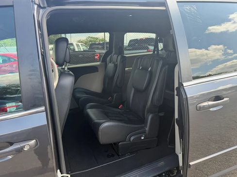 Used 2017 Dodge Grand Caravan SXT FWD image 30
