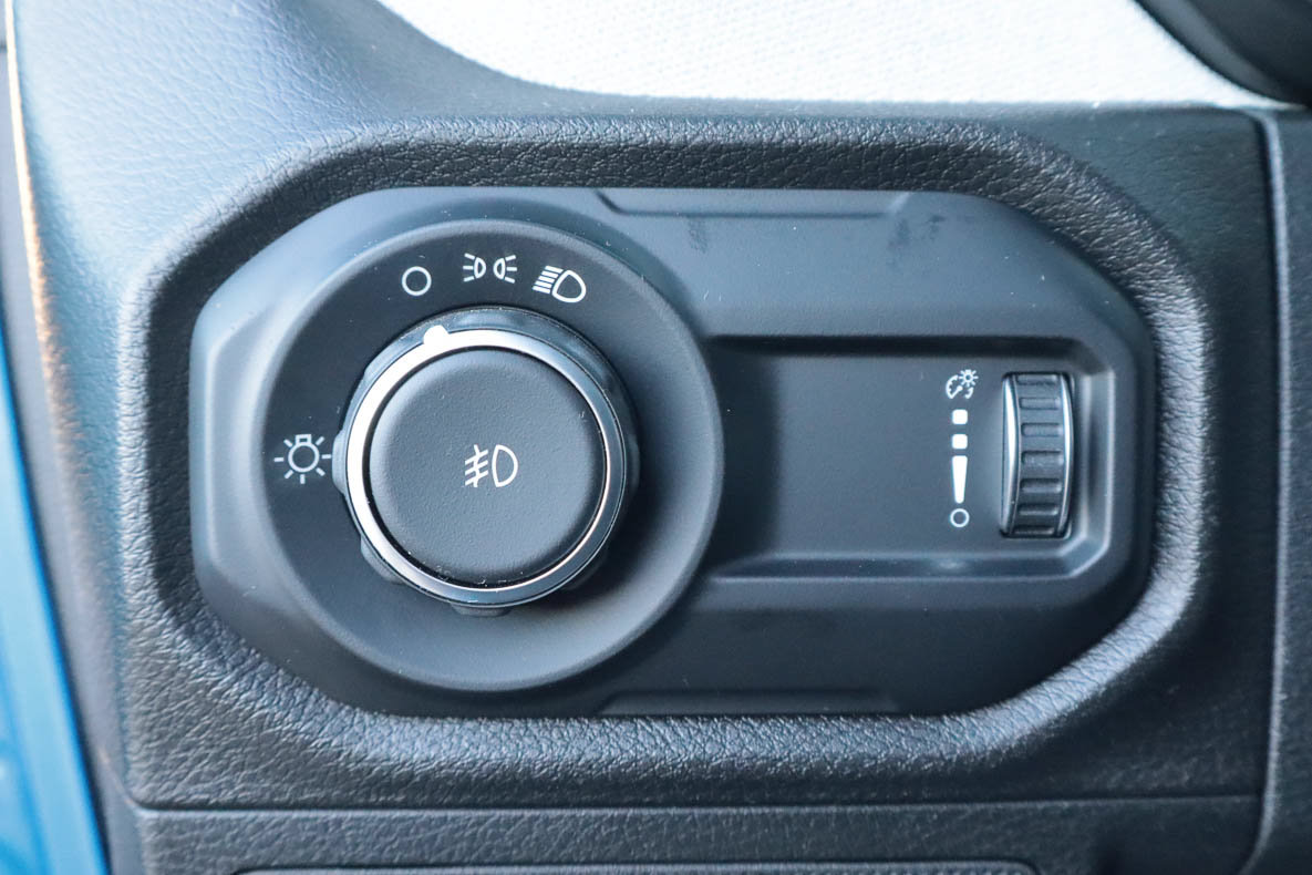 Used 2025 Jeep Wrangler Sport AWD/4WD image 18