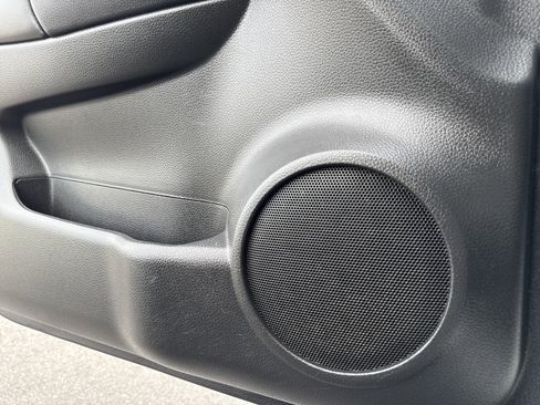 Used 2018 Nissan Rogue SV image 13