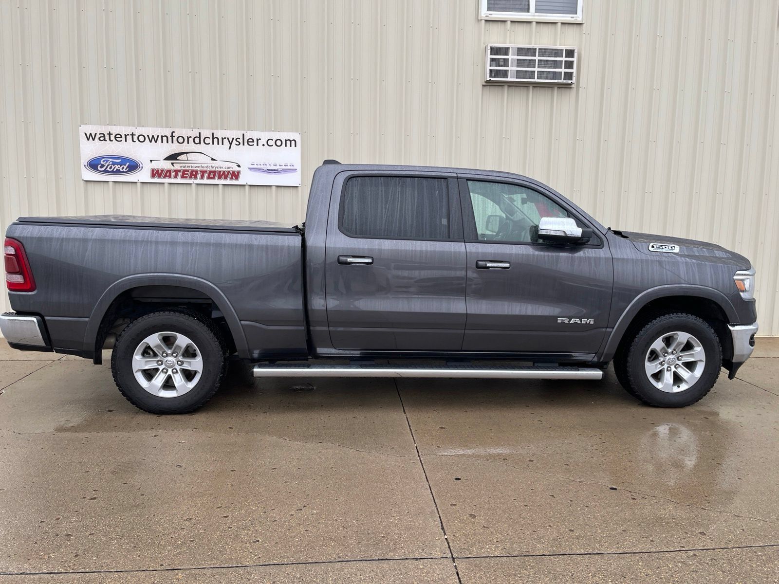 Used 2022 RAM 1500 Laramie AWD/4WD image 1