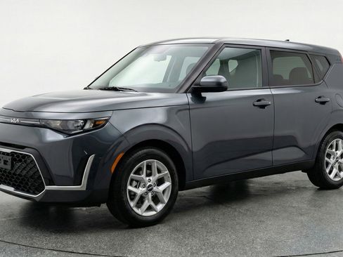 Used 2025 Kia Soul LX w/ LX Technology Package FWD image 3