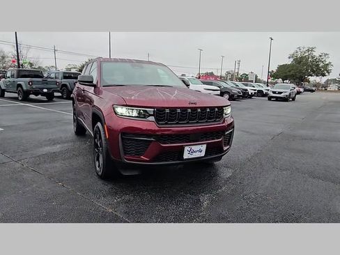 New 2026 Jeep Grand Cherokee Altitude image 18