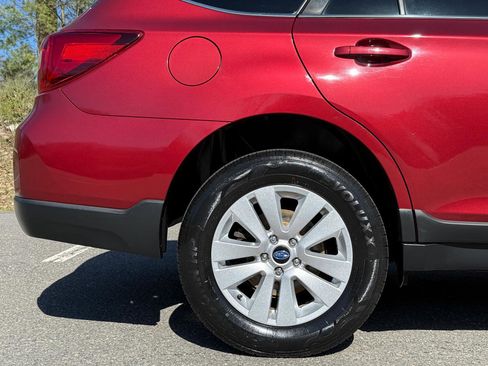 Used 2017 Subaru Outback 2.5i Premium AWD/4WD image 9