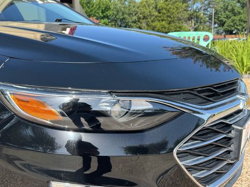 Used 2019 Chevrolet Malibu LS FWD image 2