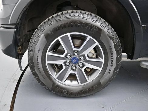 Used 2017 Ford F150 XLT w/ Equipment Group 302A Luxury AWD/4WD image 9