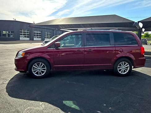 Used 2020 Dodge Grand Caravan SXT FWD image 4