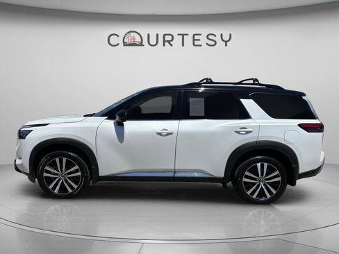 Certified 2025 Nissan Pathfinder Platinum w/ Cargo Package image 2