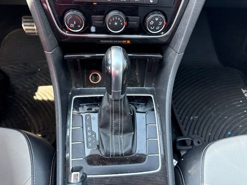Used 2015 Volkswagen Passat 1.8T Sport FWD image 14