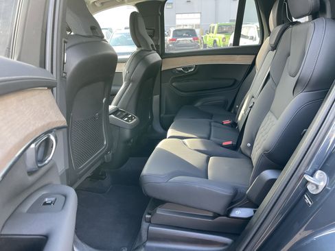 Used 2025 Volvo XC90 B6 Plus image 33