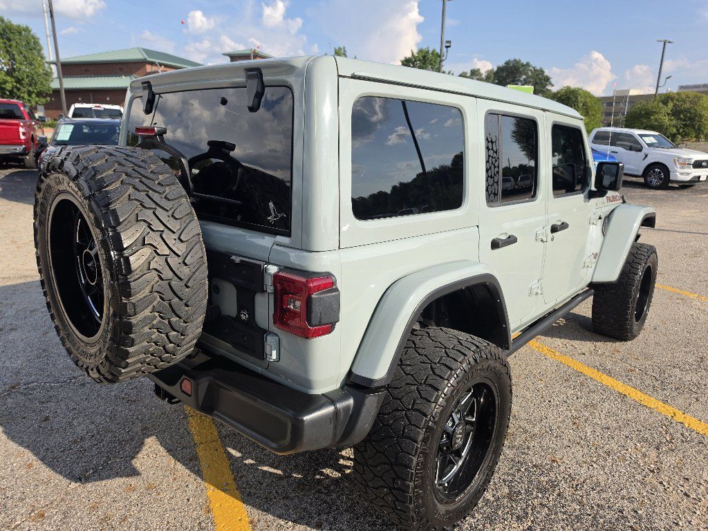 Used 2023 Jeep Wrangler Unlimited Rubicon w/ Cold Weather Group AWD/4WD image 5