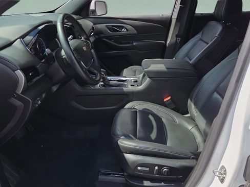 Used 2023 Chevrolet Traverse LT FWD image 9