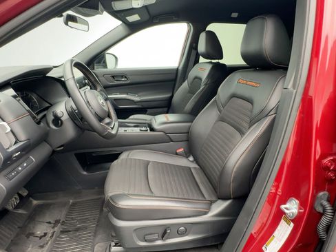 Used 2025 Nissan Pathfinder Rock Creek image 5