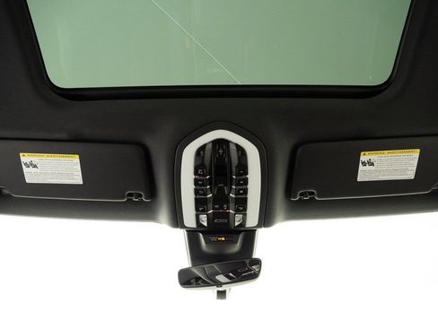 Certified 2026 Porsche Macan AWD/4WD image 20