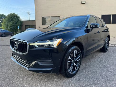 Used 2019 Volvo XC60 T6 Momentum w/ Multimedia Package AWD/4WD image 3